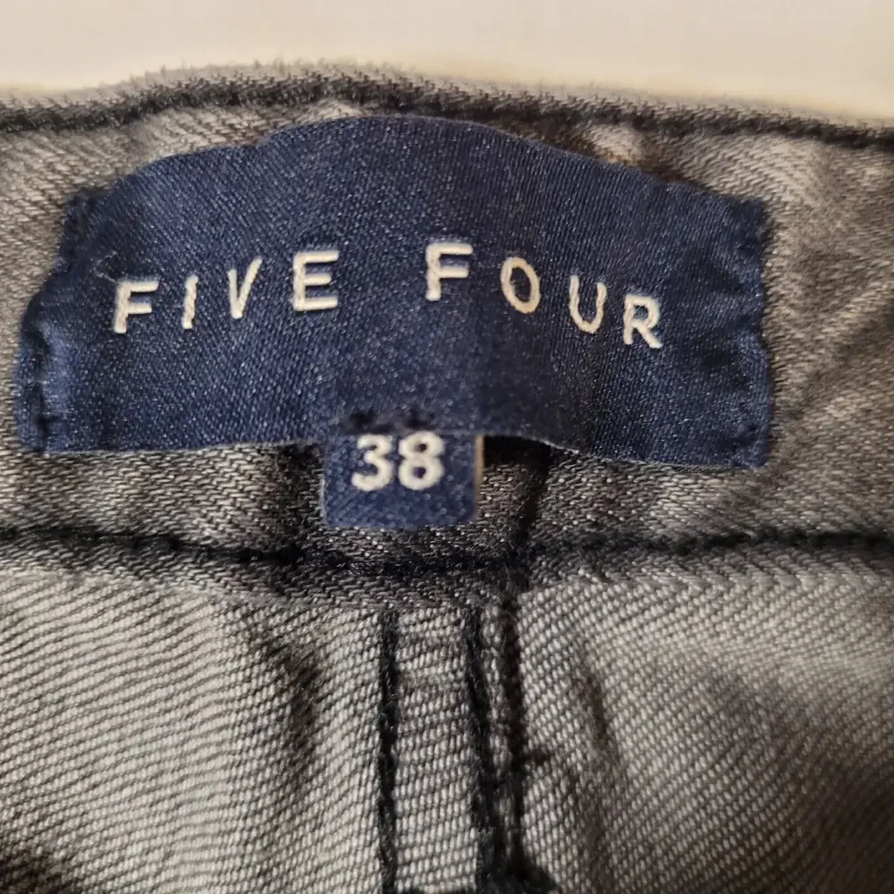 FIVE FOUR Relaxed Fit 